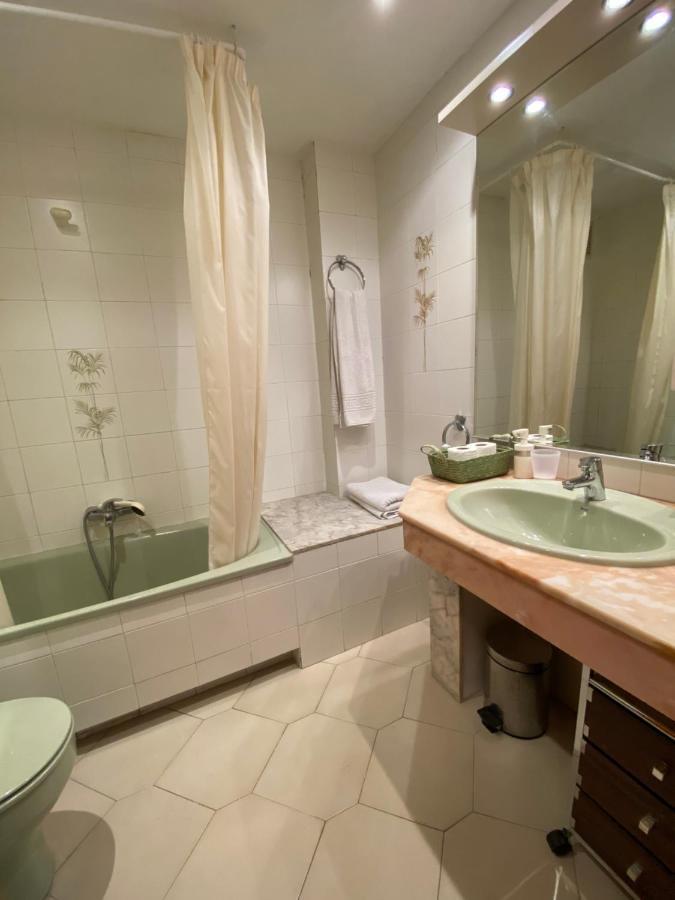 Apartamento Con Piscina En 1ª Linea De Playa En סאלו מראה חיצוני תמונה